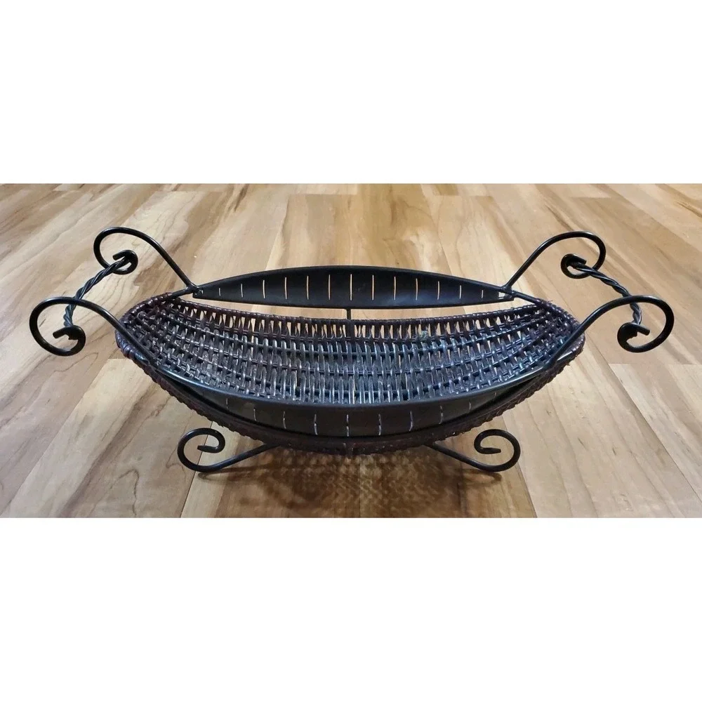 Vtg Mediterranean Style Wicker Metal Banana Basket Brown Black Oval Boho 17 inch